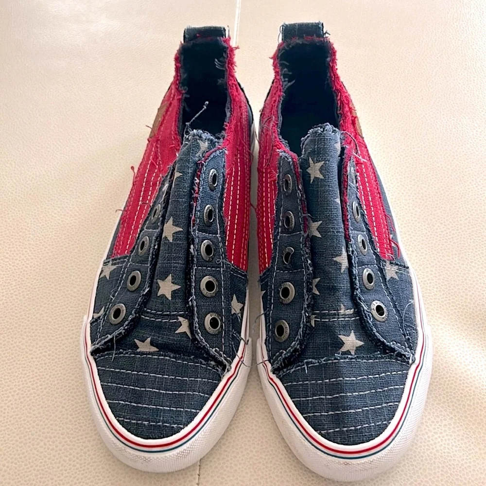Blowfish Patriotic Navy Star Sneakers 7.5 Tennis Shoes Casual Playful Everyday